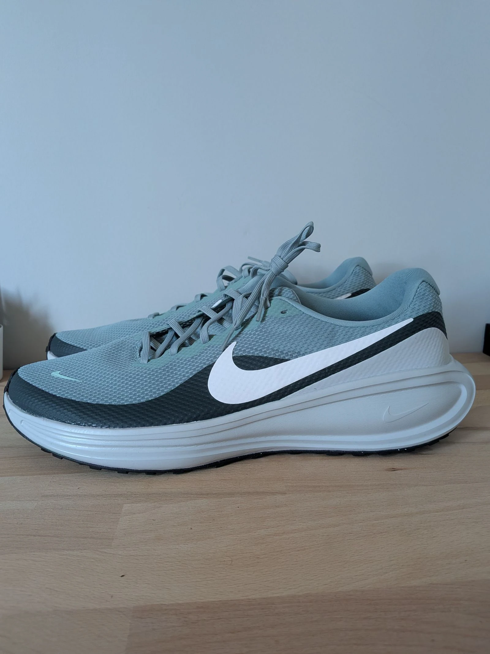 Basket Nike Révolution 8 